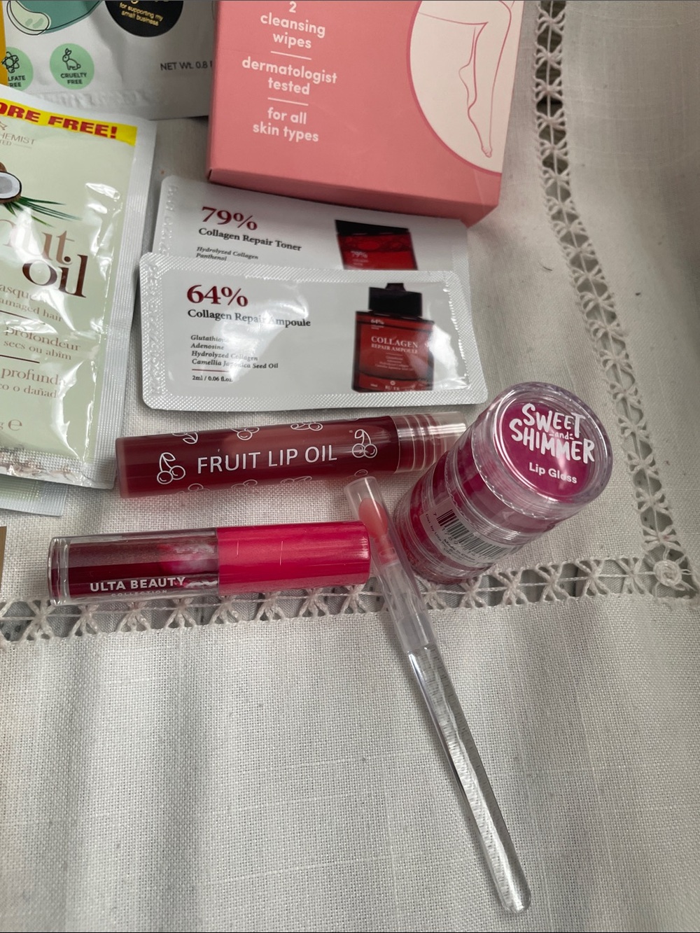 Spa Life Assorted Women’s Skincare Set - Pink Lip Gloss & Face Masks 20 Items - Picture 6 of 7
